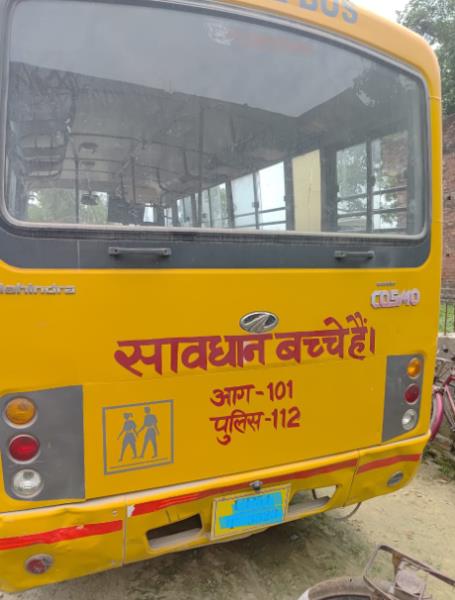 Mahindra Tourister image 3